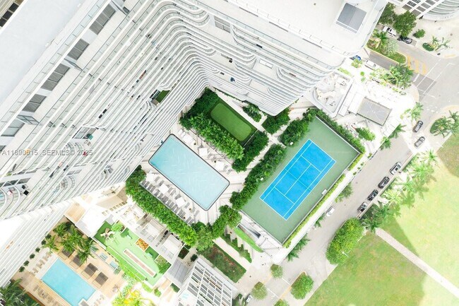 Building Photo - 121 NE 34th St