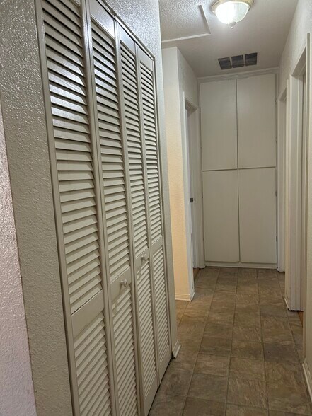 Building Photo - 44330 Glenraven Rd