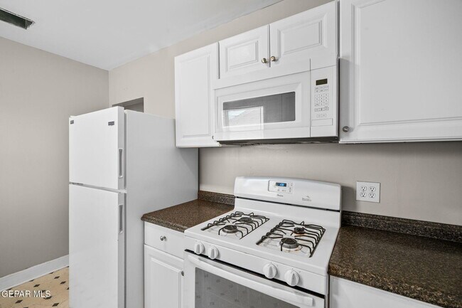 Building Photo - 3125 Van Buren Ave