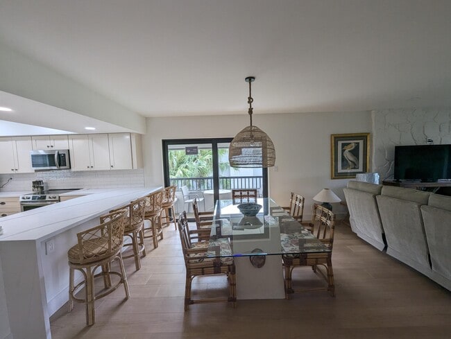 Building Photo - 404 Clubhouse Cir