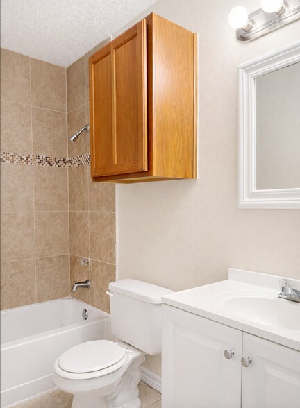 Building Photo - 2305 Magnum Cir