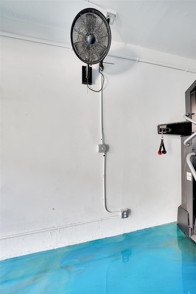 Building Photo - 2021 SE 10th Ave