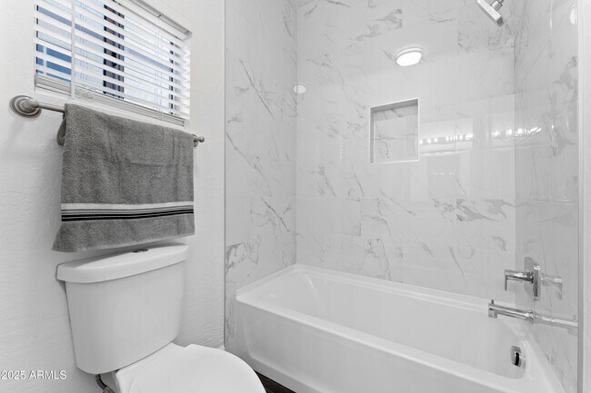 Building Photo - 1804 W Madero St