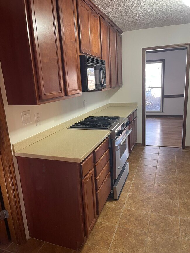 Building Photo - LAKE SHORES