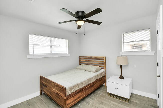 Building Photo - 5435 Pardee St