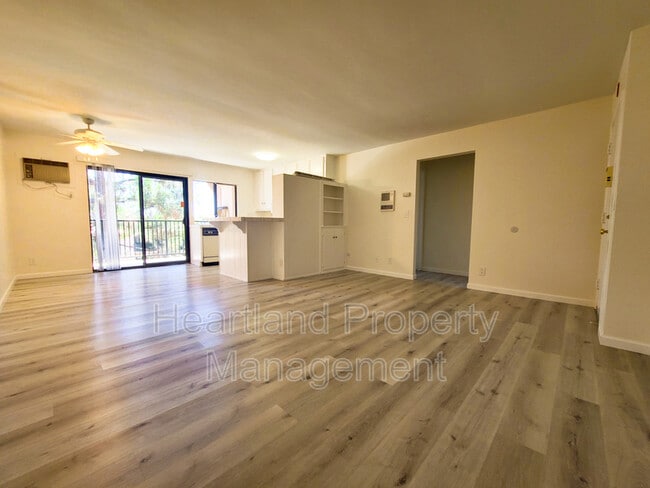Building Photo - 7858 Cowles Mountain Ct