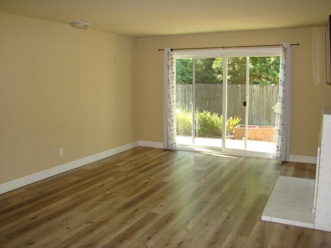 Building Photo - 8972 Rosetta Cir