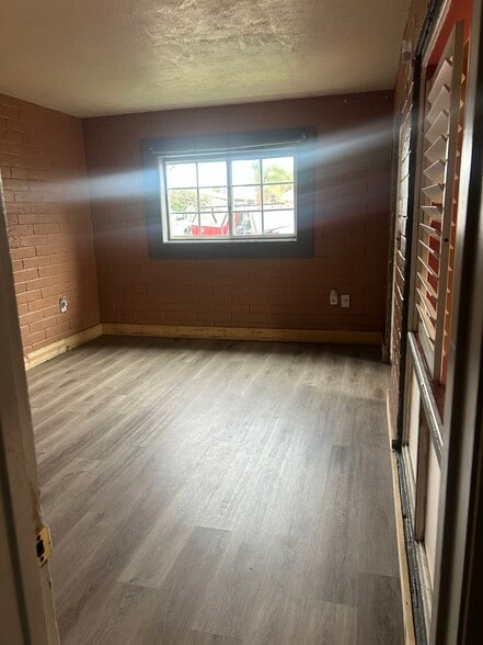 Building Photo - 155 E 15th Ave