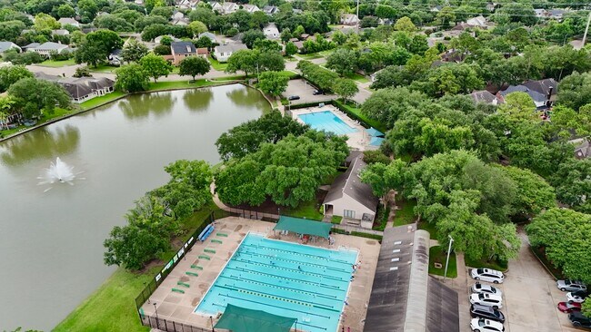 Building Photo - 2711 Colony Dr