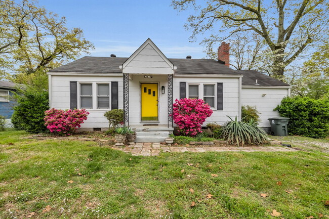 Building Photo - Charming Stuart Heights Home – Spacious, S...
