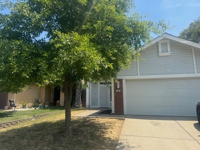 Primary Photo - Lovely Home Near Power Inn and Mack Road