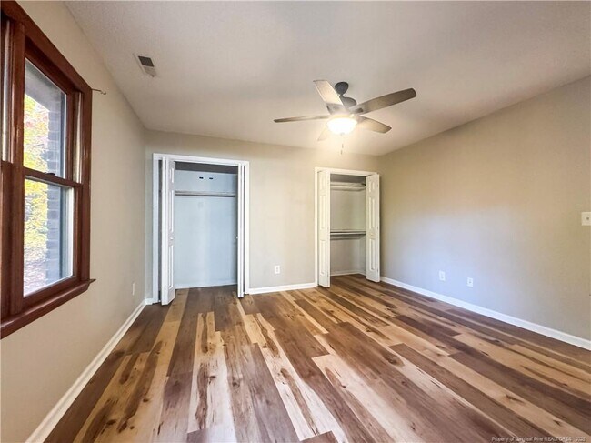 Building Photo - 527 Coronation Dr