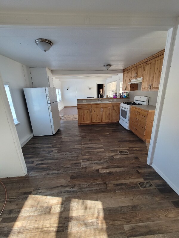 Building Photo - 595 Charles Ave