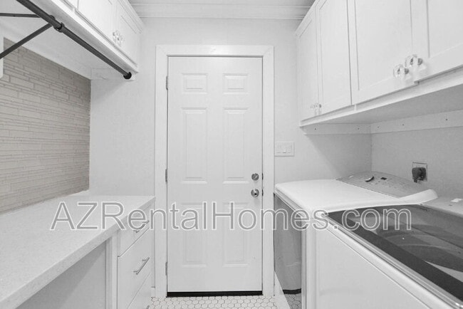 Building Photo - 621 W Plata Ave