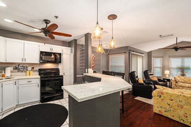 Building Photo - 5727 Biscayne Ct