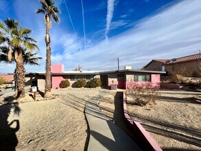 Building Photo - 3 Bedroom 2 Bathroom - Fully Furnished - Mid Century Modern