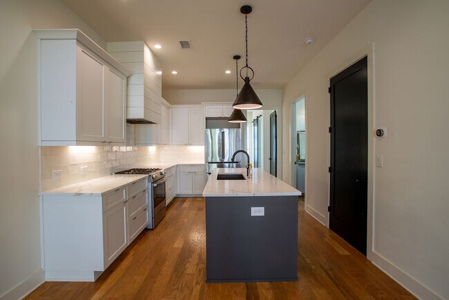 Building Photo - 130 2nd St