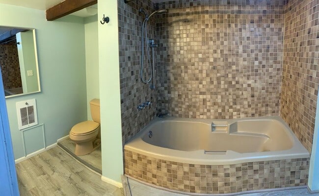 Building Photo - 4 Bedrooms, 2 Bathrooms, Daylight Ranch wi...