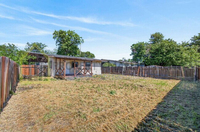 Building Photo - 302 Chennault Ct