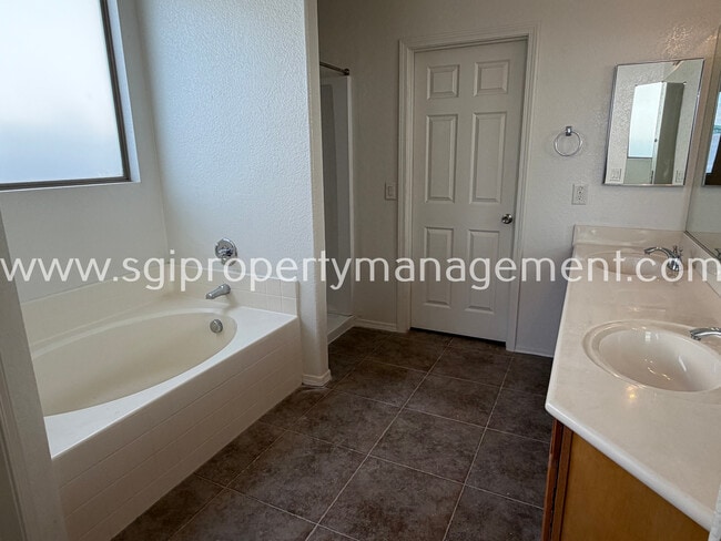 Building Photo - 1541 W St Kateri Dr