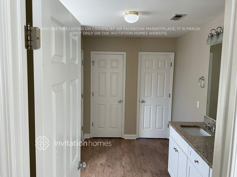 Building Photo - 4622 Insdale Dr NW