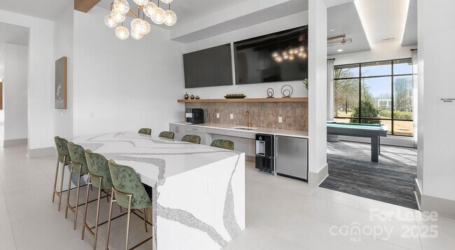 Building Photo - 2546 Perimeter Pointe Pkwy