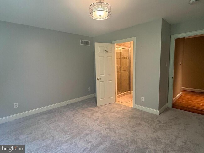 Building Photo - 1714 Hickory Hill Rd