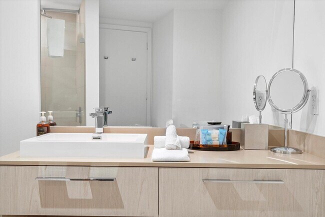 Building Photo - 4011 S Ocean Dr