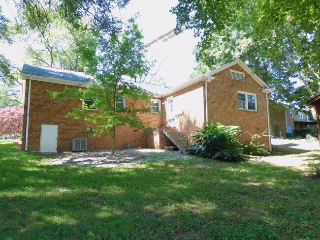 Building Photo - 2206 Dulaire Rd