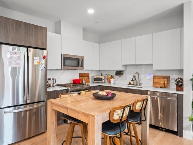 Primary Photo - 9 Central St