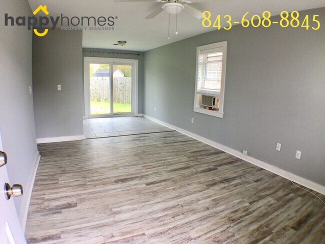 Building Photo - 1556 Kemper Ave