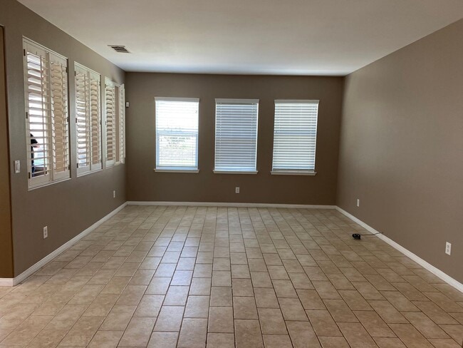 Building Photo - Beautiful Home in Gated Community!