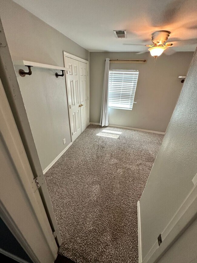 Building Photo - Make this Fairmount Showstopper Home!