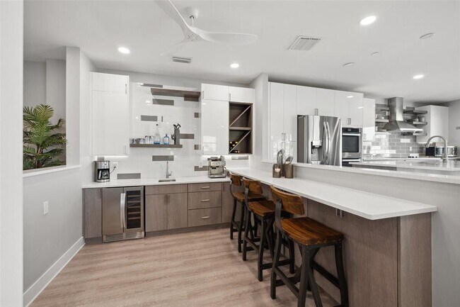 Building Photo - 12404 Capri Cir N