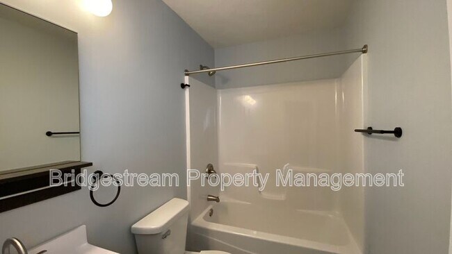 Building Photo - 2025 Culver Ave