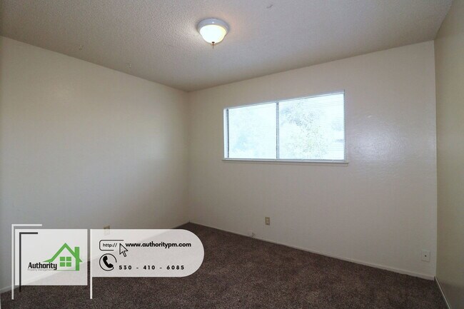 Building Photo - 1378 Aspen Dr