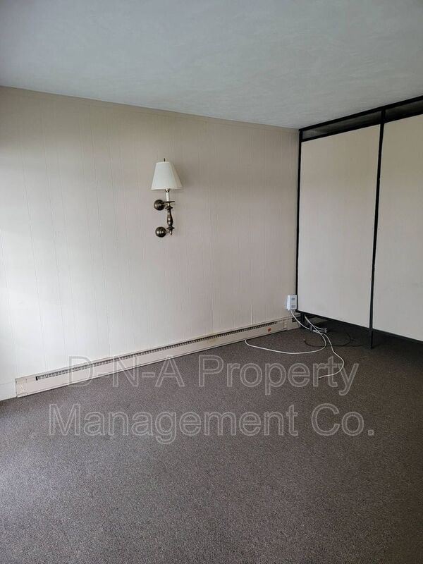 Building Photo - 115 3rd St