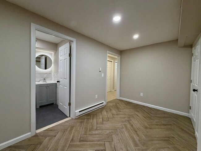 Building Photo - 172 Seymour Ave