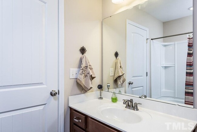 Building Photo - Charming 3BD, 2.5BA Raleigh Townhouse with...
