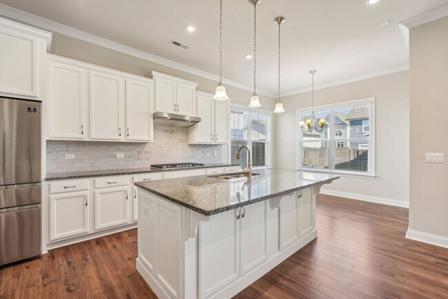 Building Photo - Nice 4 bedroom home with fenced yard