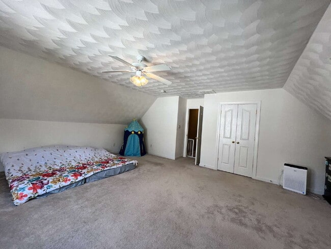 Building Photo - Spacious 4 bedroom home with POOL in sought after neighborhood and schools.