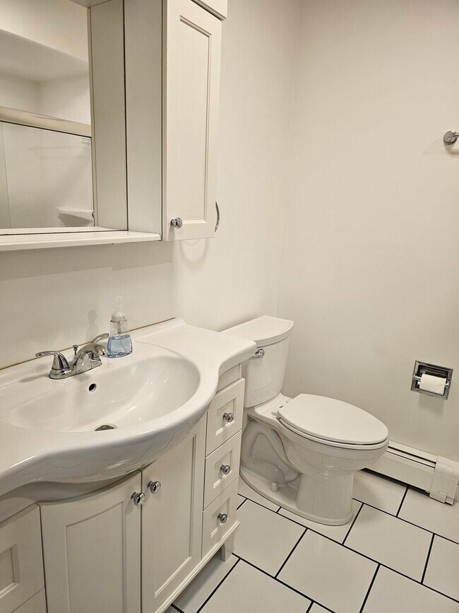 Building Photo - 350 Brainerd Ave