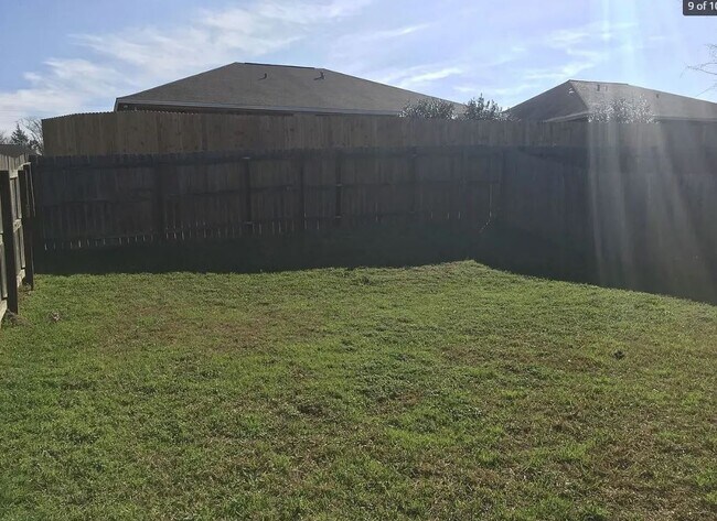 Building Photo - 1742 Rock Hollow Loop