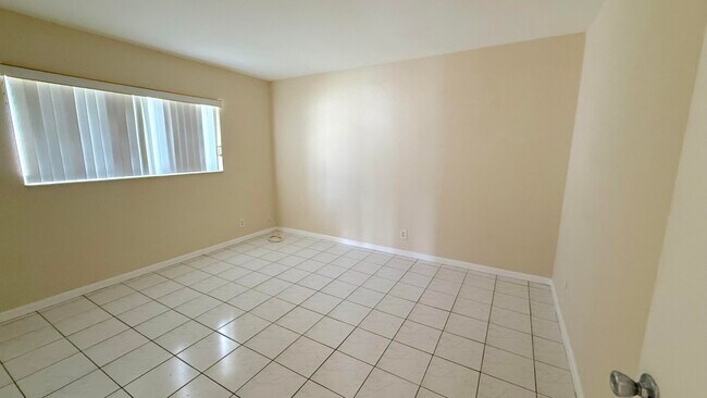 Building Photo - 103 Laredo Ln
