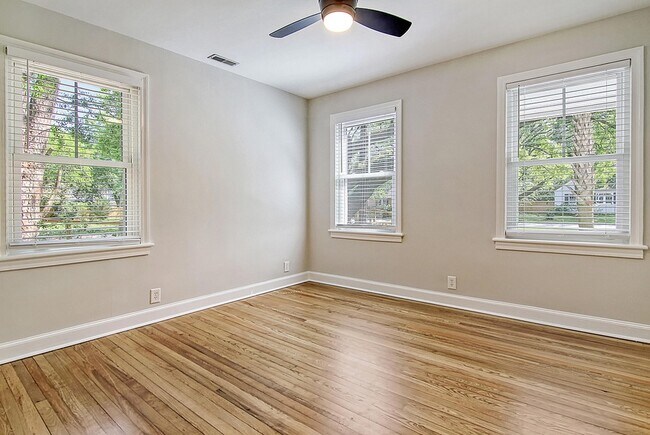 Building Photo - 1724 Pearlott St