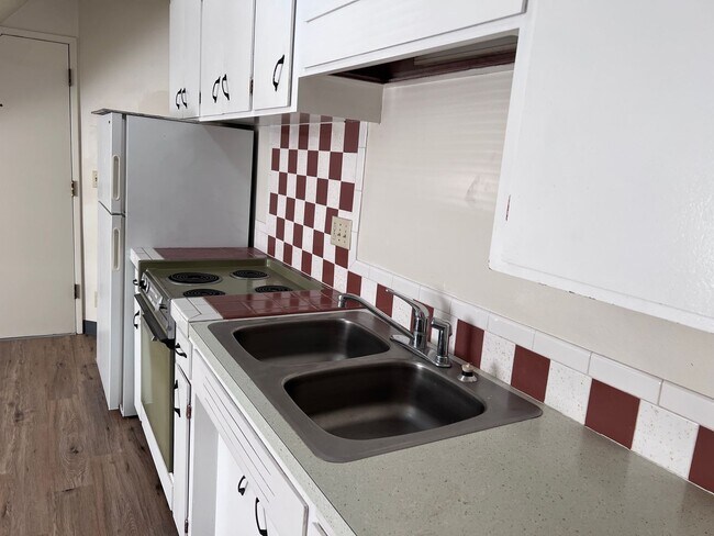 Building Photo - Charming Top-Floor Studio with Scenic Views at The Willows