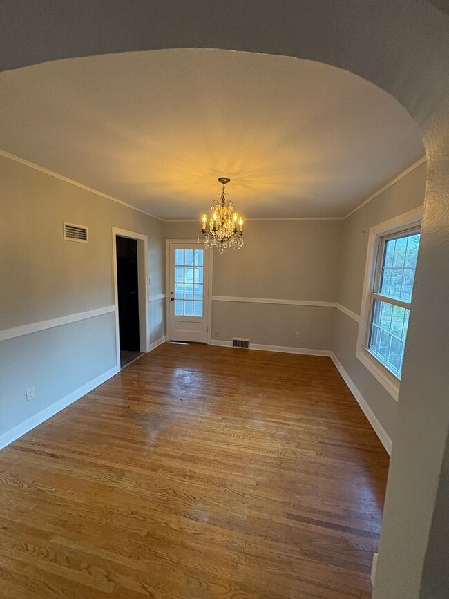 Building Photo - 4 bedroom 3 bathroom single family home