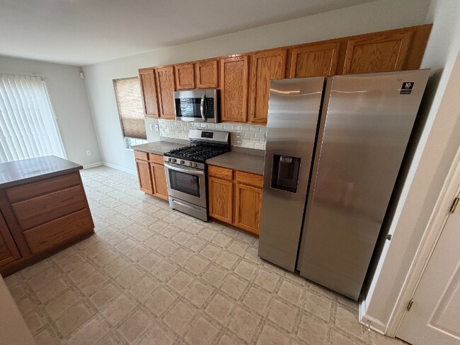 Building Photo - 45 Anchor Ln