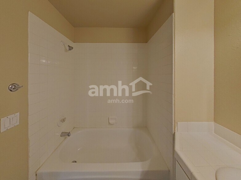 Building Photo - 956 Rainbow Rock St