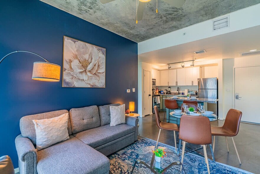 Building Photo - 333 E Roosevelt St